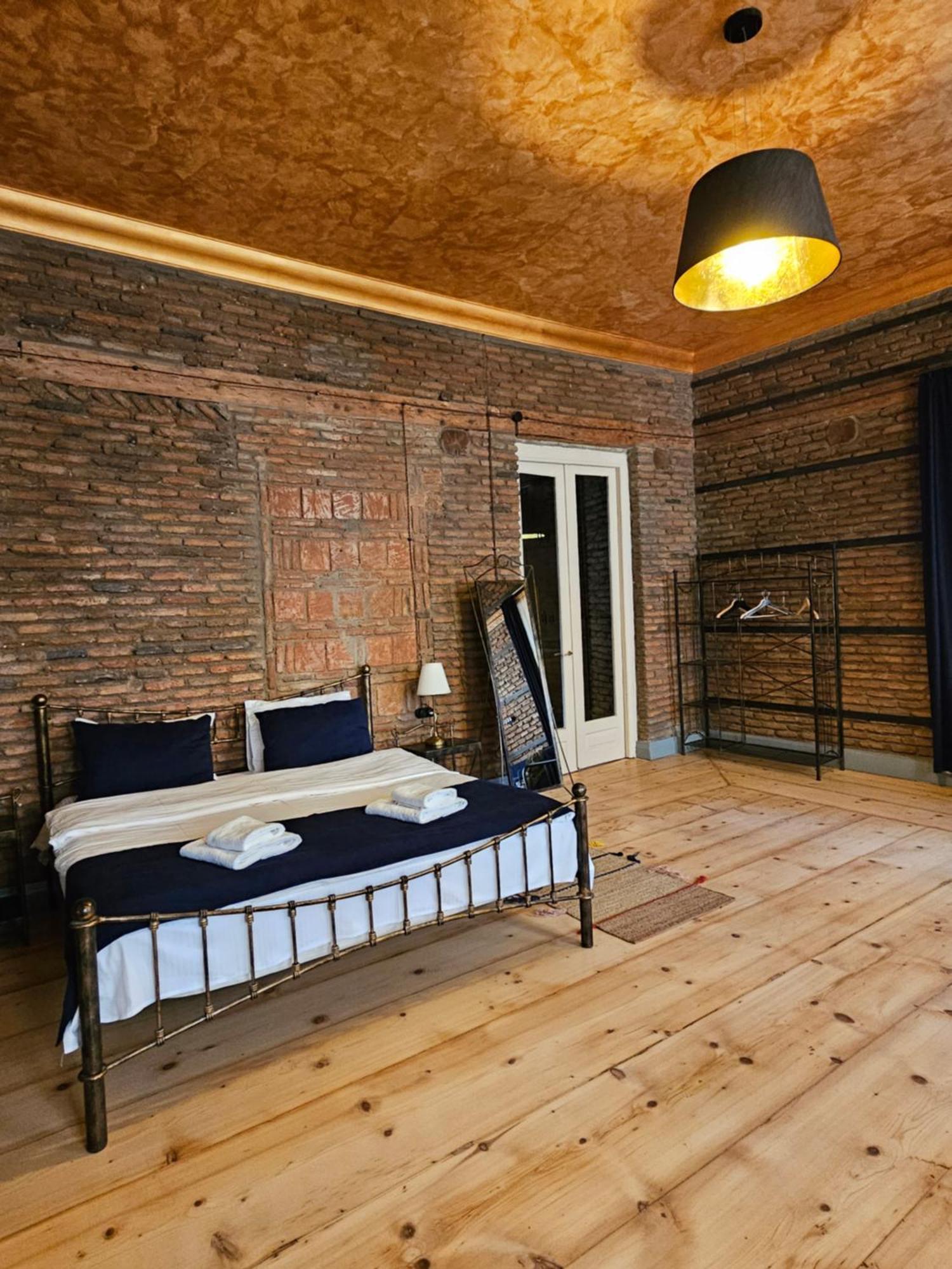 Old Gold Apartment Tbilisi ภายนอก รูปภาพ