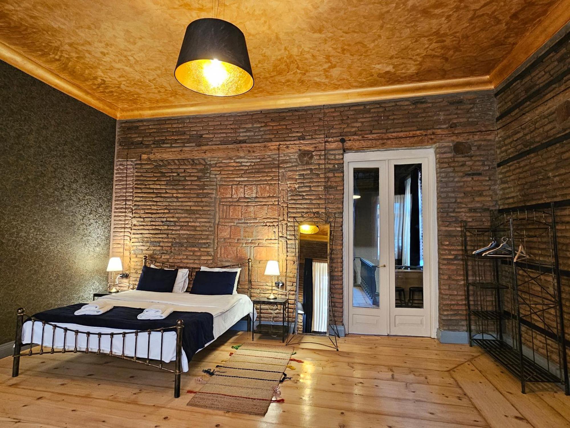 Old Gold Apartment Tbilisi ภายนอก รูปภาพ