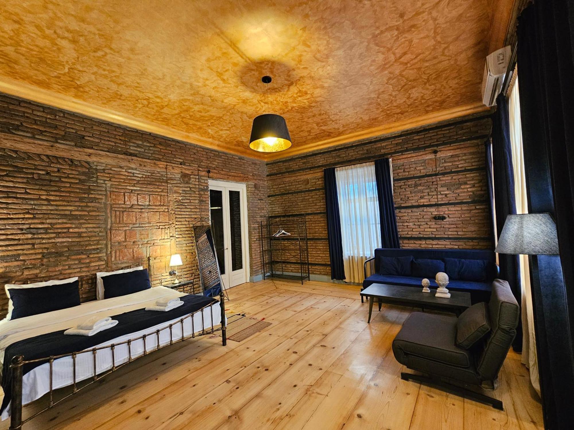 Old Gold Apartment Tbilisi ภายนอก รูปภาพ