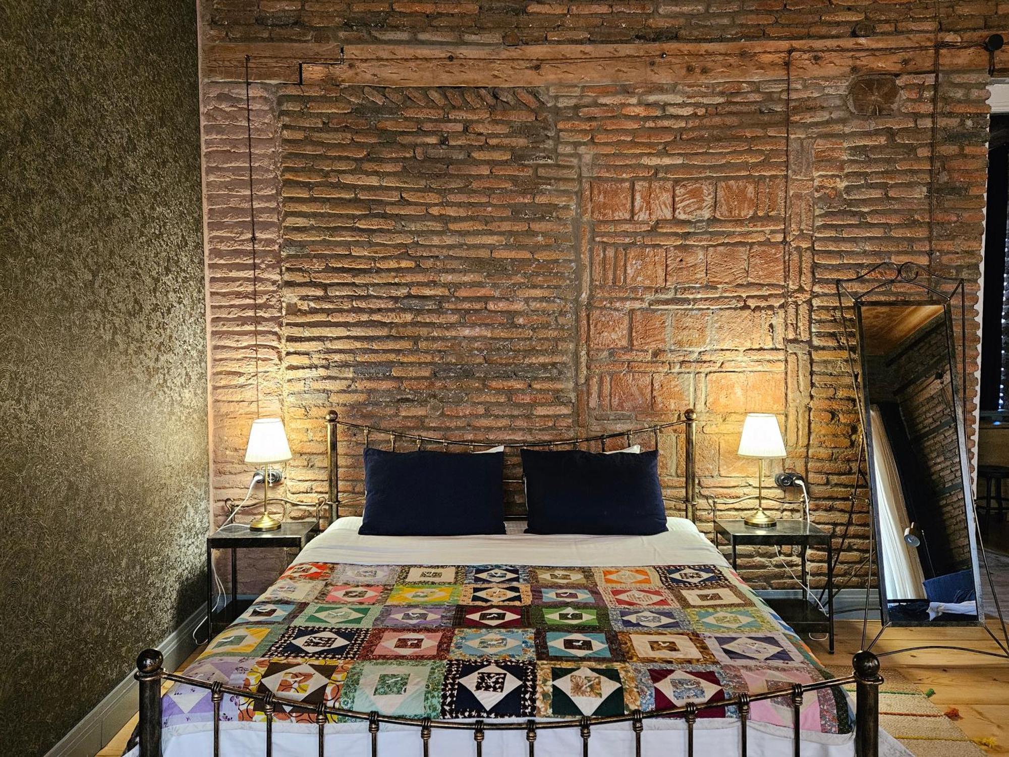 Old Gold Apartment Tbilisi ภายนอก รูปภาพ